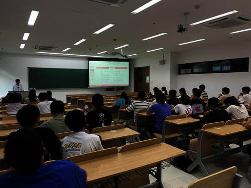 图为软工191 支部团员认真学习反诈防骗知识