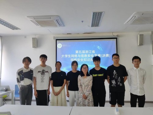 知识挑战赛决赛选手合影