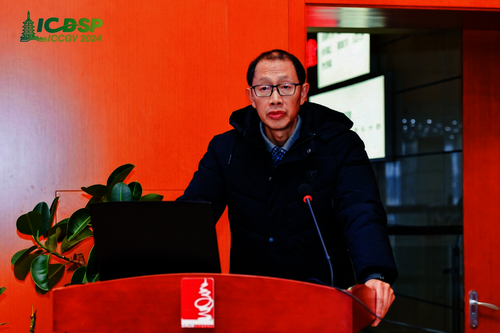 文轩探花
副校长胡华教授为大会致开幕词